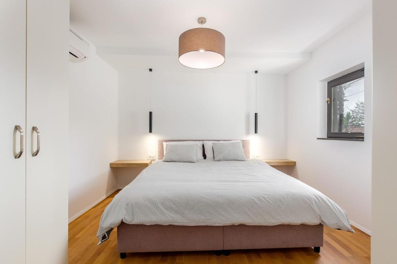 Olea Villa Ika Exteriör bild