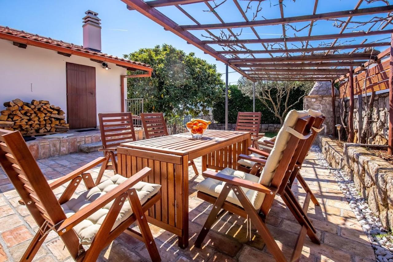Olea Villa Ika Exteriör bild