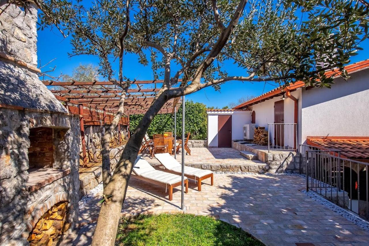 Olea Villa Ika Exteriör bild